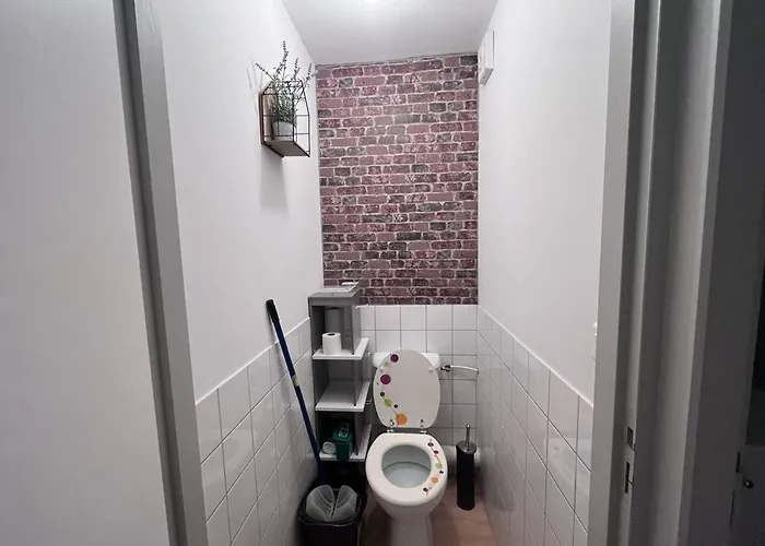 A Avec Balcon Et Parking Prive - Fr-1-812-96 Apartmán